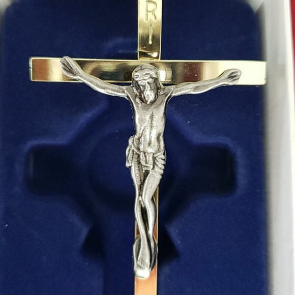 Gold Tone Cross NEW ITEM - Picture 3 of 3
